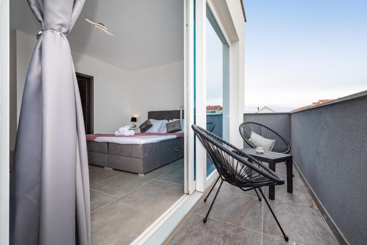 Luxury Villa Noemi Ražanac エクステリア 写真