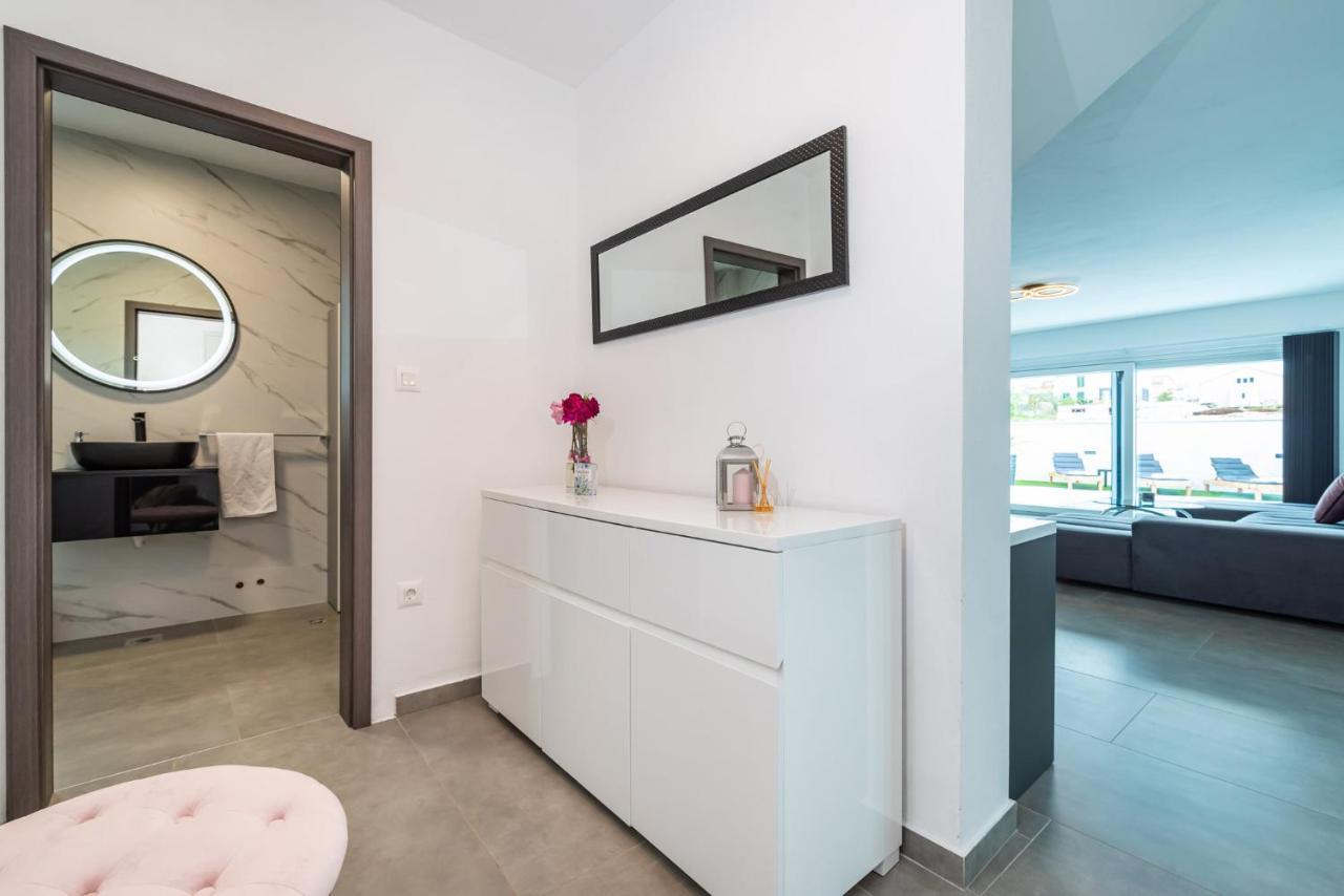 Luxury Villa Noemi Ražanac エクステリア 写真