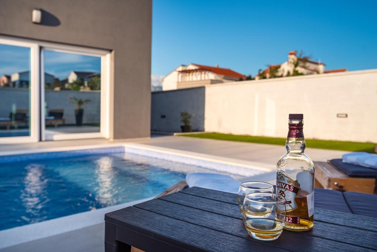 Luxury Villa Noemi Ražanac エクステリア 写真