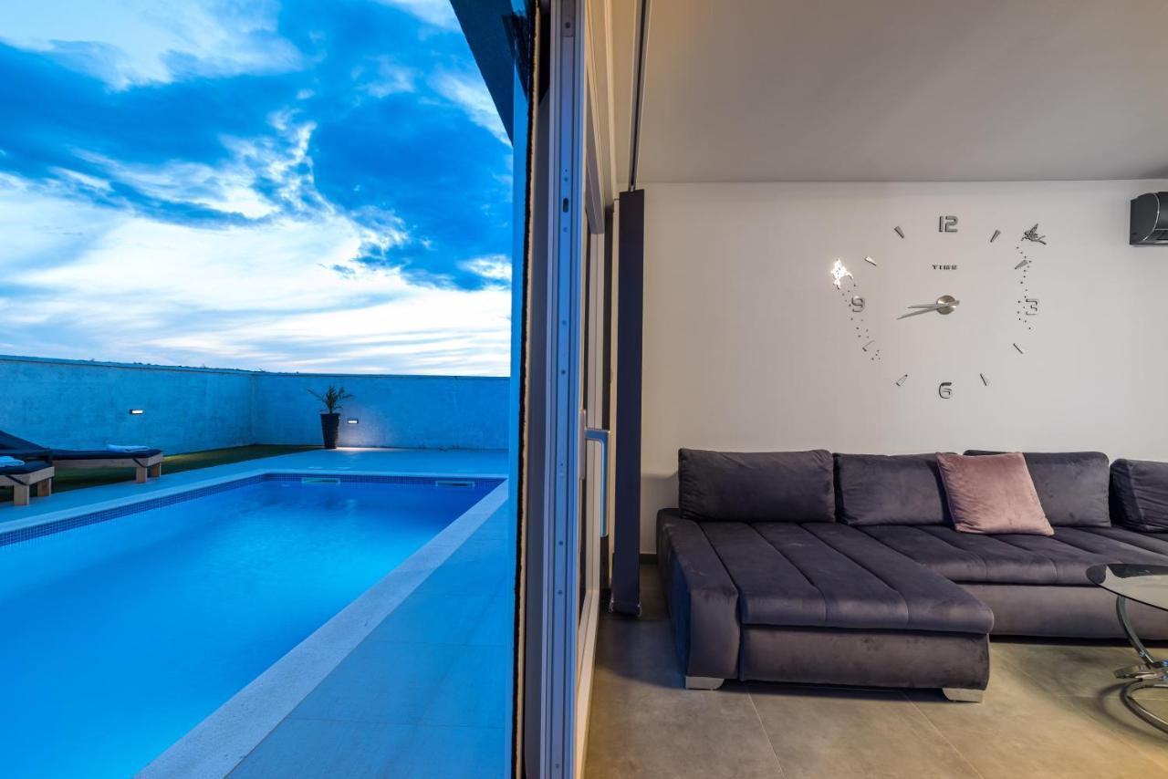 Luxury Villa Noemi Ražanac エクステリア 写真