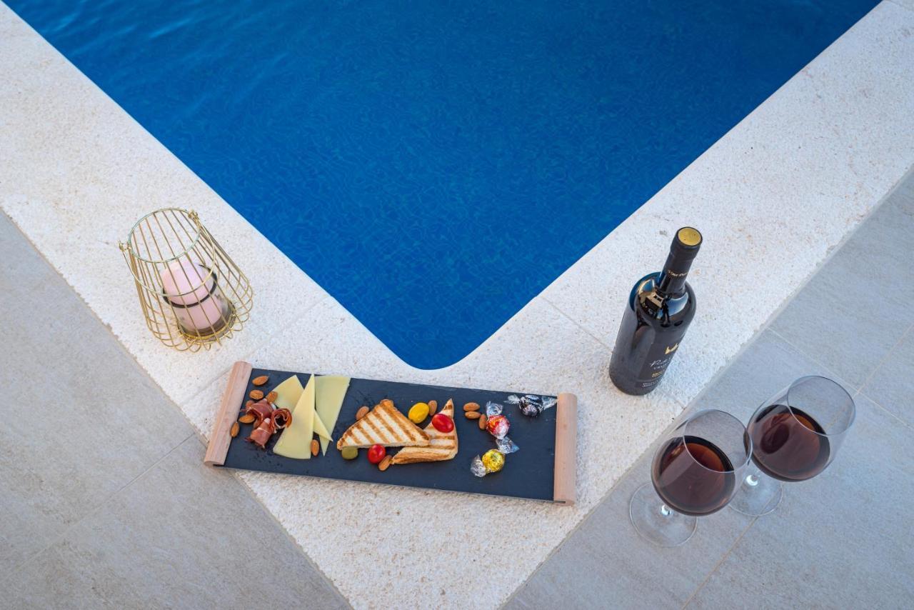 Luxury Villa Noemi Ražanac エクステリア 写真