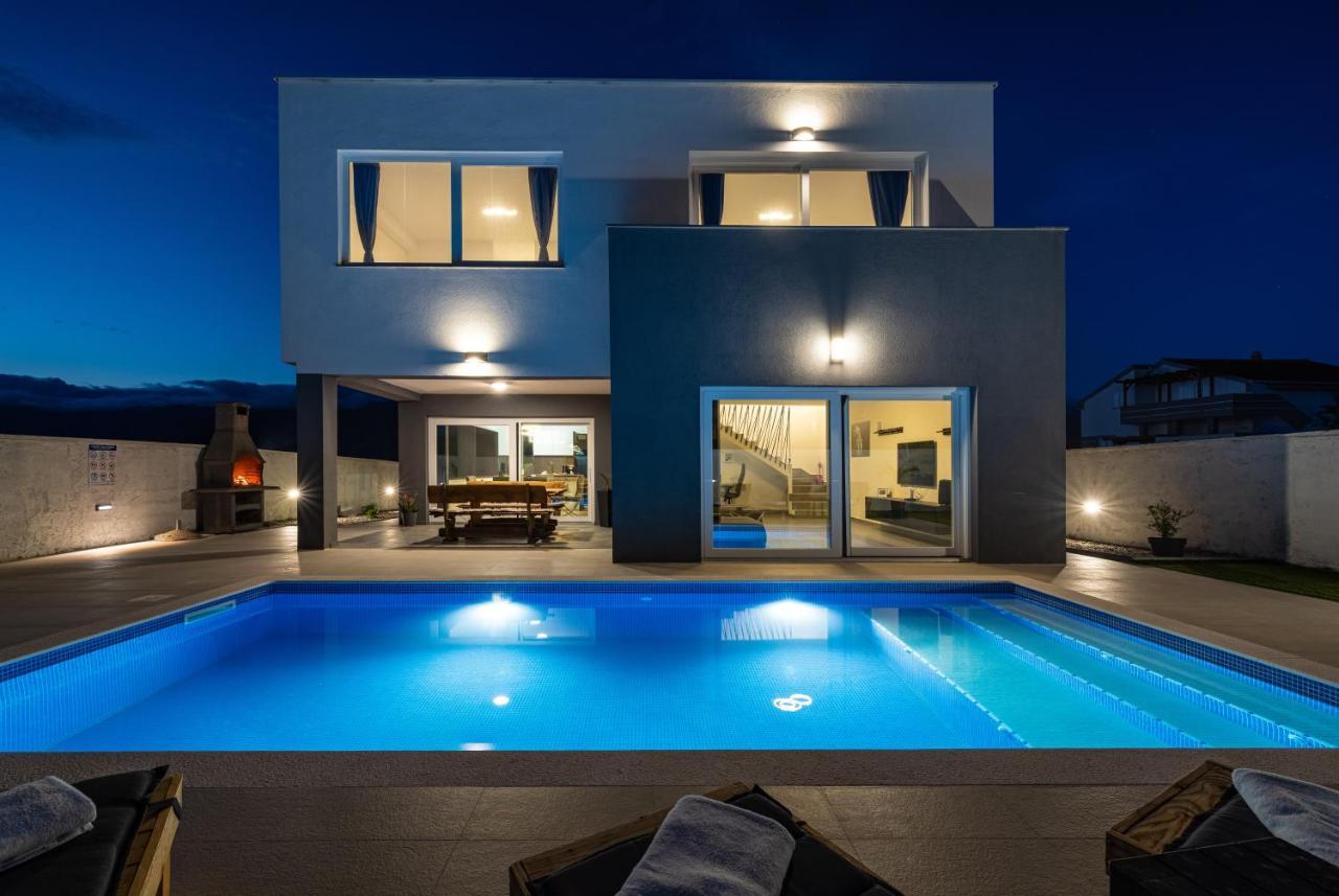 Luxury Villa Noemi Ražanac エクステリア 写真