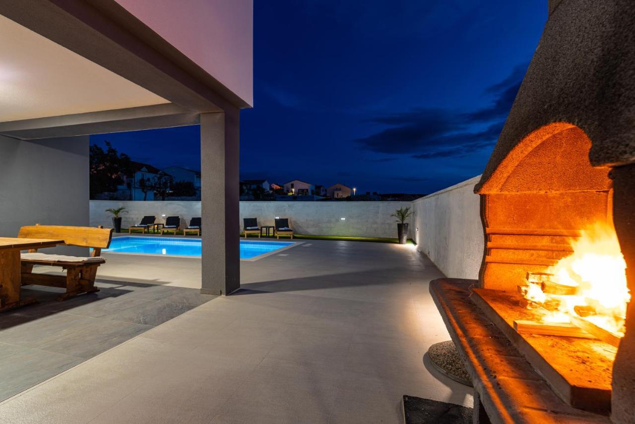Luxury Villa Noemi Ražanac エクステリア 写真